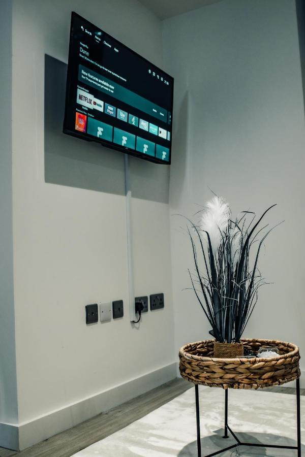 Bv Cosy Basement Apartment At Conditioning House Bradford  Exterior foto