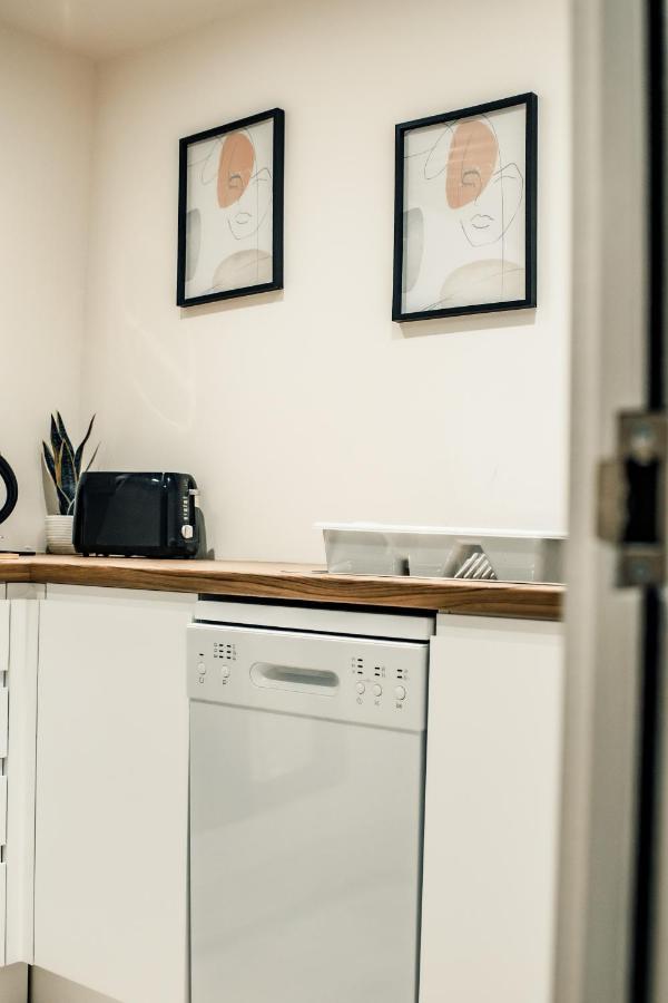 Bv Cosy Basement Apartment At Conditioning House Bradford  Exterior foto