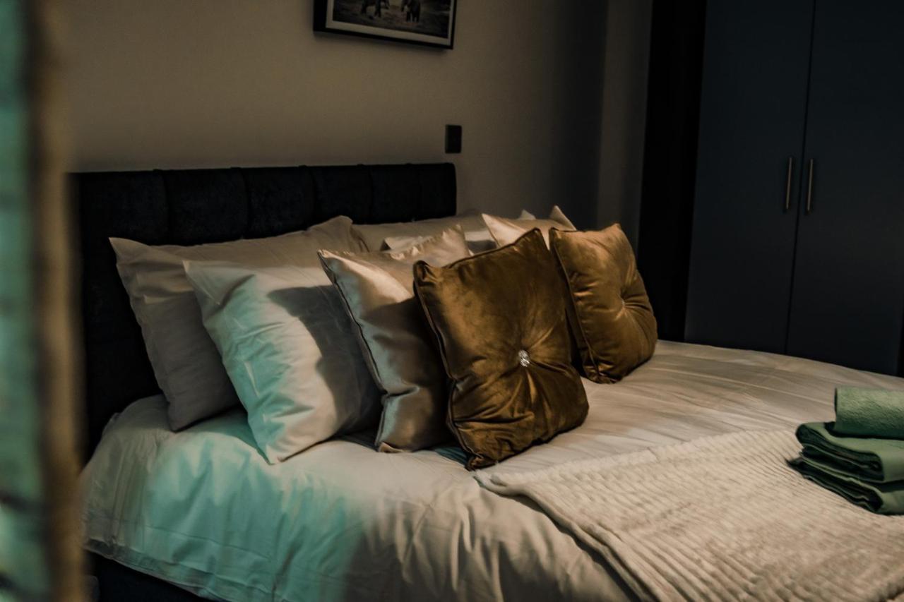 Bv Cosy Basement Apartment At Conditioning House Bradford  Exterior foto